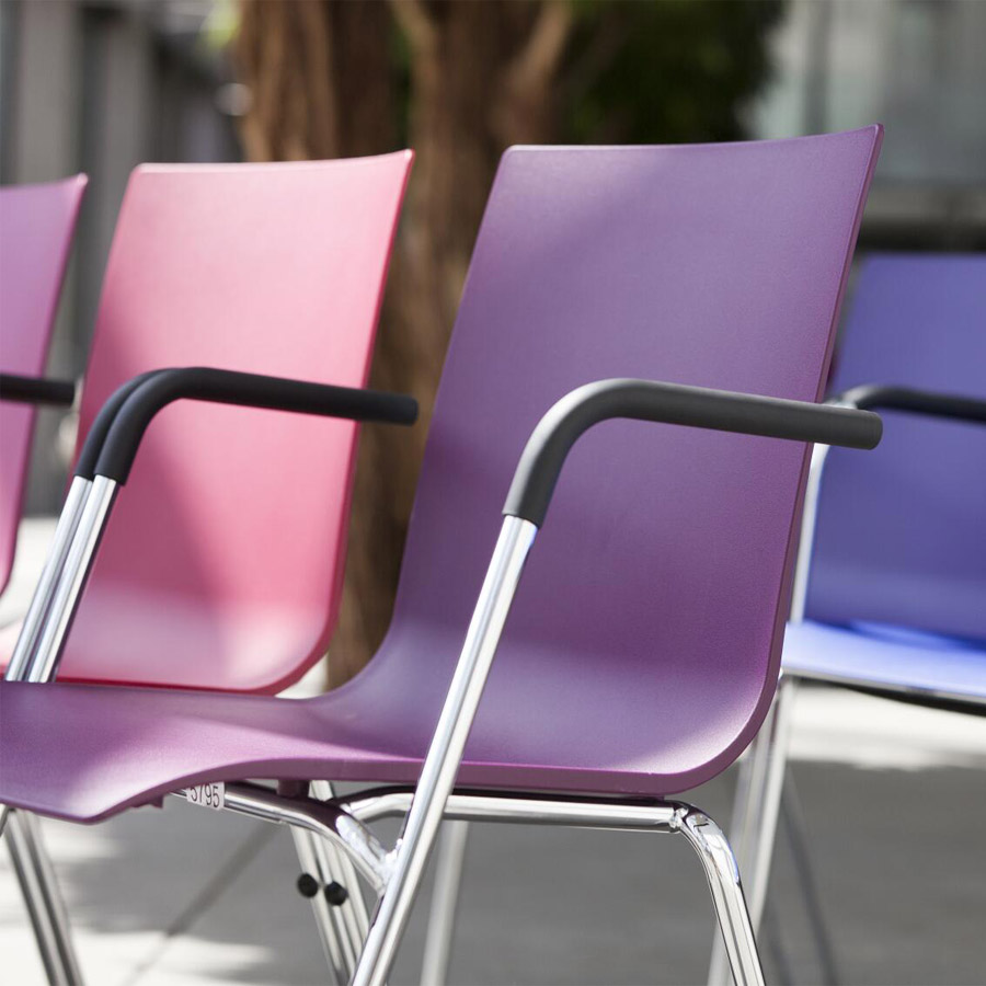 THONET S 160 F Konferenzstuhl mit Armlehnen | Gestell chrom | Beispielbild