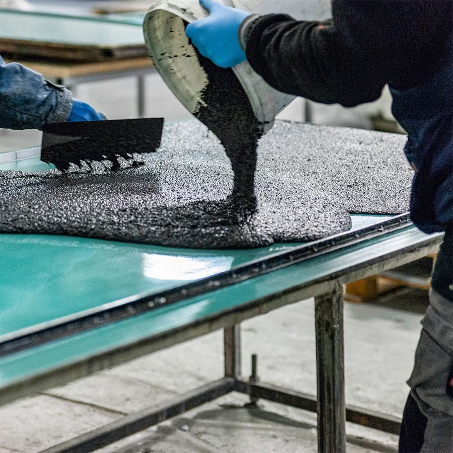 Kristalia Boiacca Tisch Herstellung mit Zement