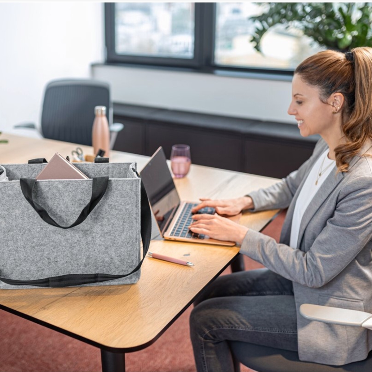 SIGEL Desk Sharing Bag Classic M | Büro Tasche für mobiles Arbeiten | hellgrau