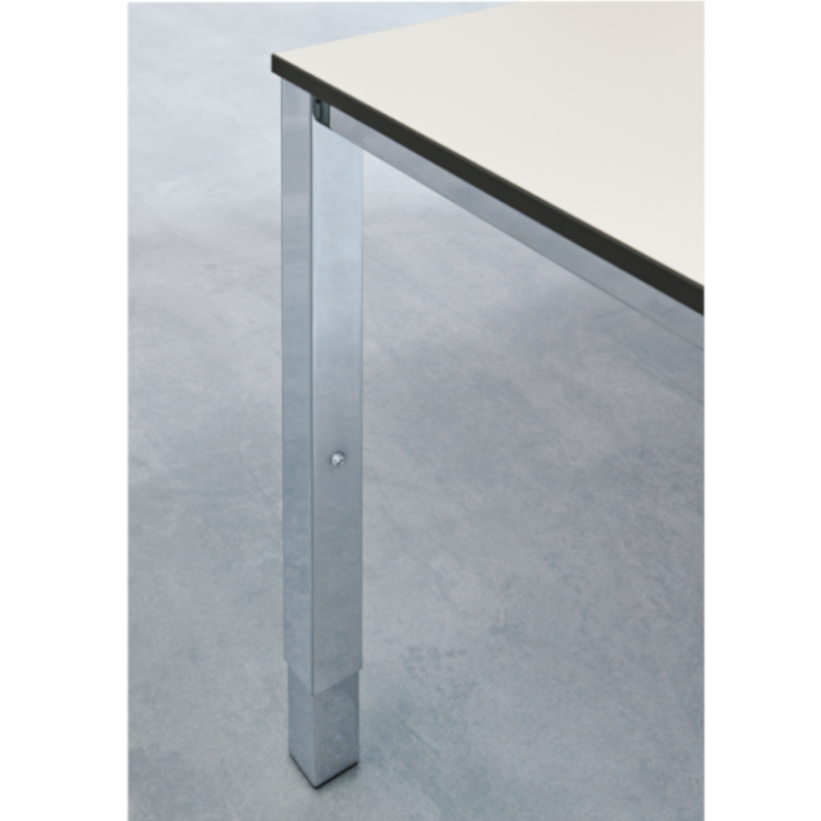 Schreibtisch SINAC von Palmberg Rohr-in-Rohr Gestell Quadratrohr chrom Höhenverstellung