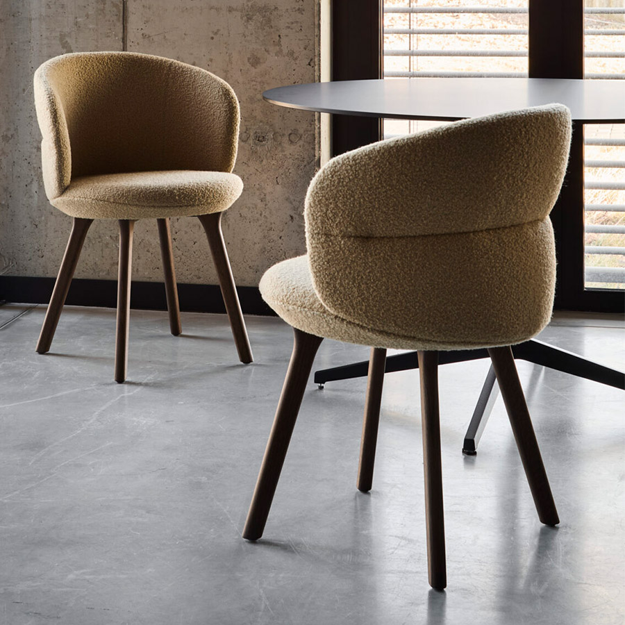 Noti Ekori, Bezug Baru 330, Massivholzgestell Eiche geräuchert