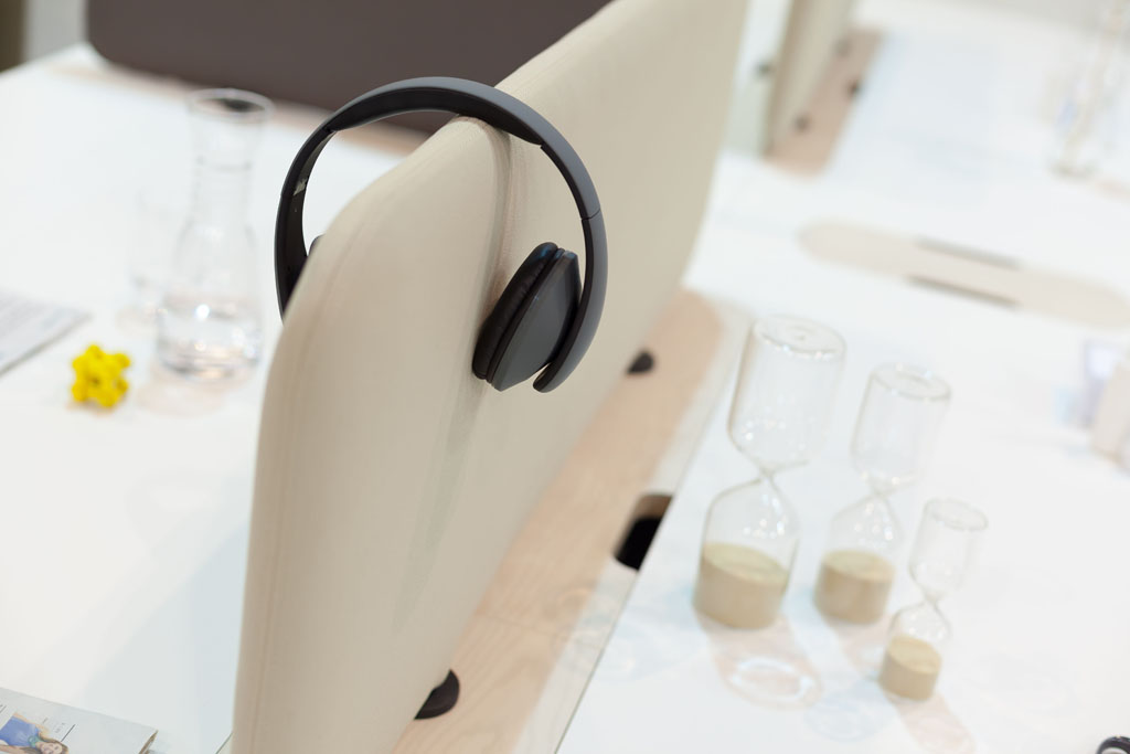 Cascando Pillow Desk Detail