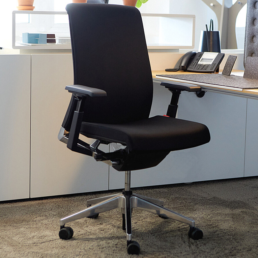 HAWORTH Very Task (Comforto 62) Bürodrehstuhl schwarz gepolstert - Vorderansicht