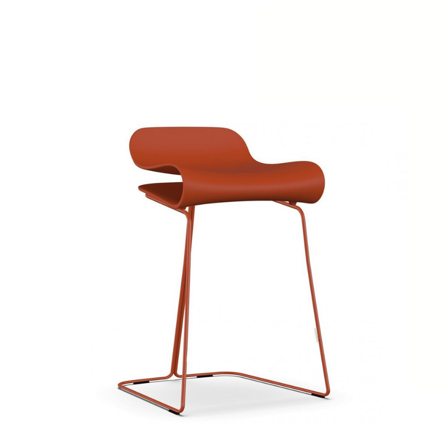 Kristalia BCN Barhocker mit Kufengestell korallenrot lackiert klein