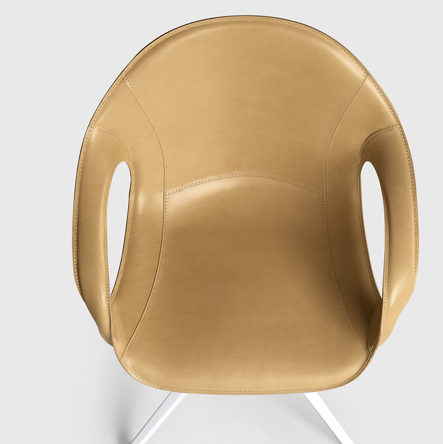 Kristalia Elephant vollnarbiges Leder braun von oben