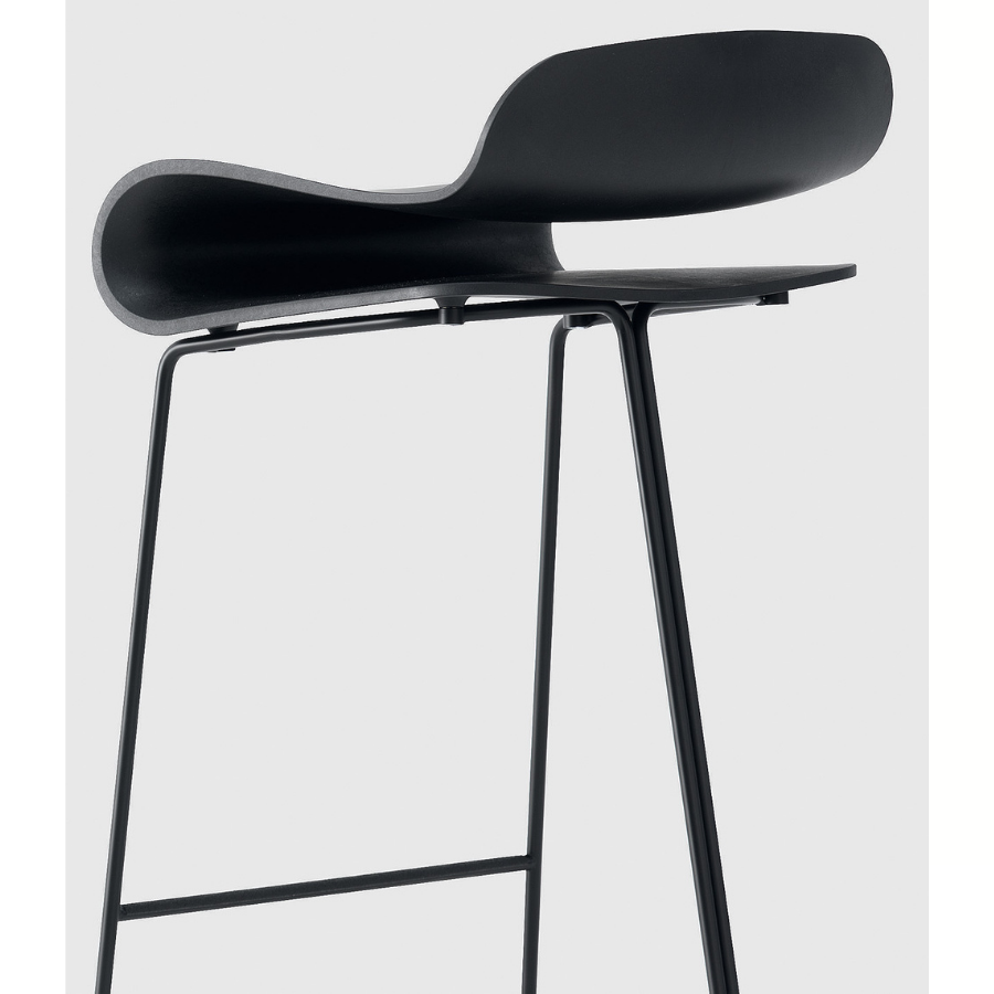 Kristalia BCN Barhocker mit Kufengestell schwarz - Höhe 66 cm