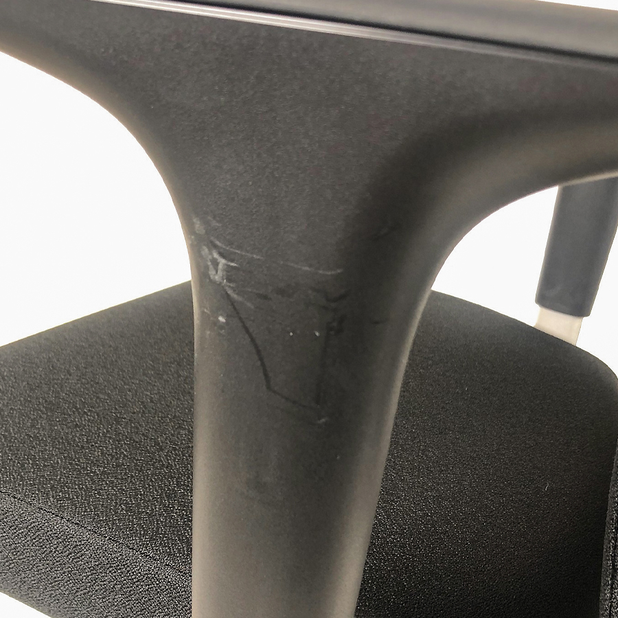HAG Creed 6004 Bürostuhl mittelhohe Rückenlehne - Kratzer Armlehnen - Detailaufnahme
