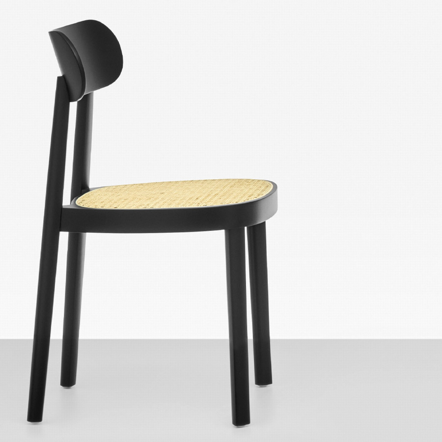 THONET 118 Holzstuhl Buche gebeizt schwarz mit Rohrgeflecht-Sitz - Seitenansicht
