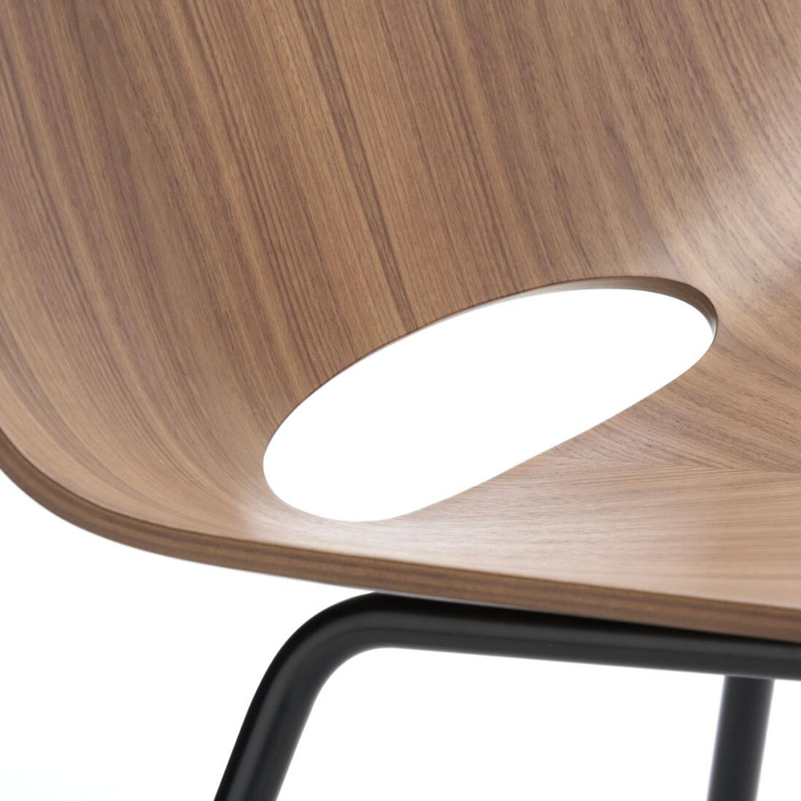 THONET S 661 Stahlrohrstuhl Edelholz Nussbaum - Gestell schwarz - Nahaufnahme