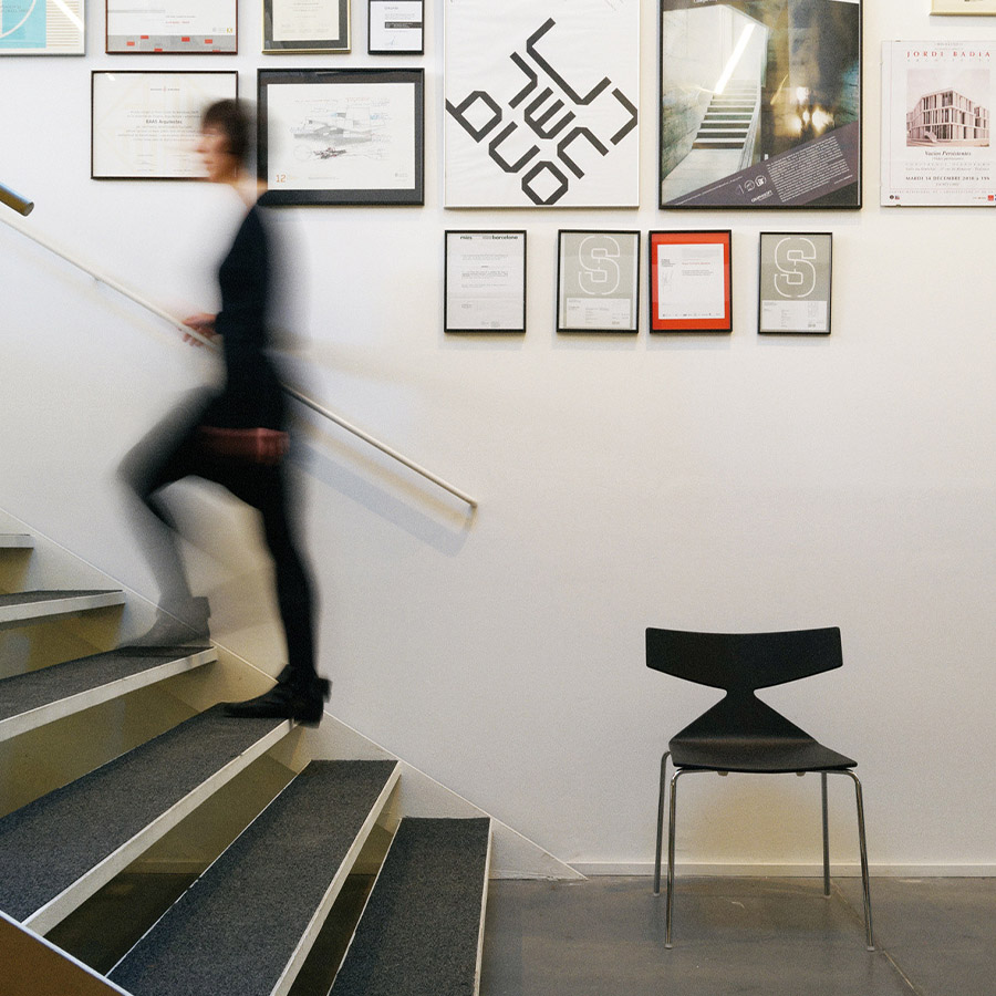 Arper SAYA 3701 Holz Vierbeiner - Schale schwarz - Gestell Chrom