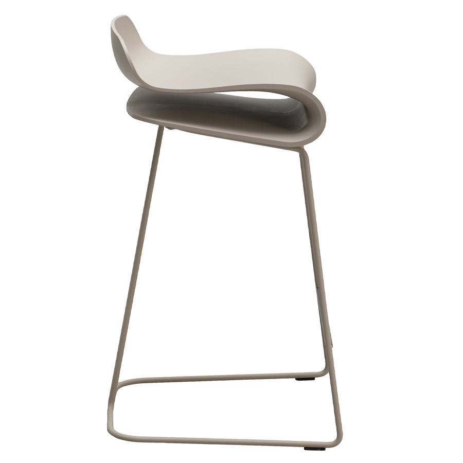 Kristalia BCN Barhocker mit Kufengestell beige - mittlere Größe - Seite