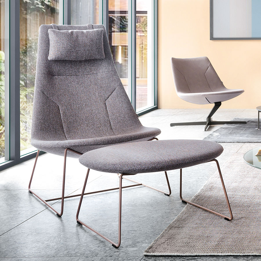 Profim Chic Lounge Hocker Beispielbild mit Profim Chic Lounge Sessel mit hoher Rückenlehne