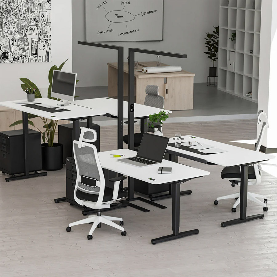 Yaasa Desk Pro Gestell schwarz Tischplatte Weiß mit Cable Management Small/Medium
