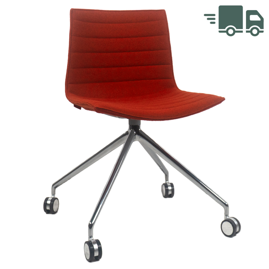 ABVERKAUF: Arper CATIFA 46 0376 Stuhl gepolstert | Bezug Divina rostrot | Sternfuß auf Rollen