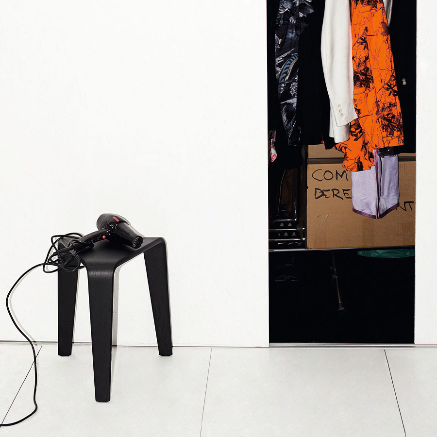 Arper Ply Hocker Höhe 44 cm in Eiche schwarz