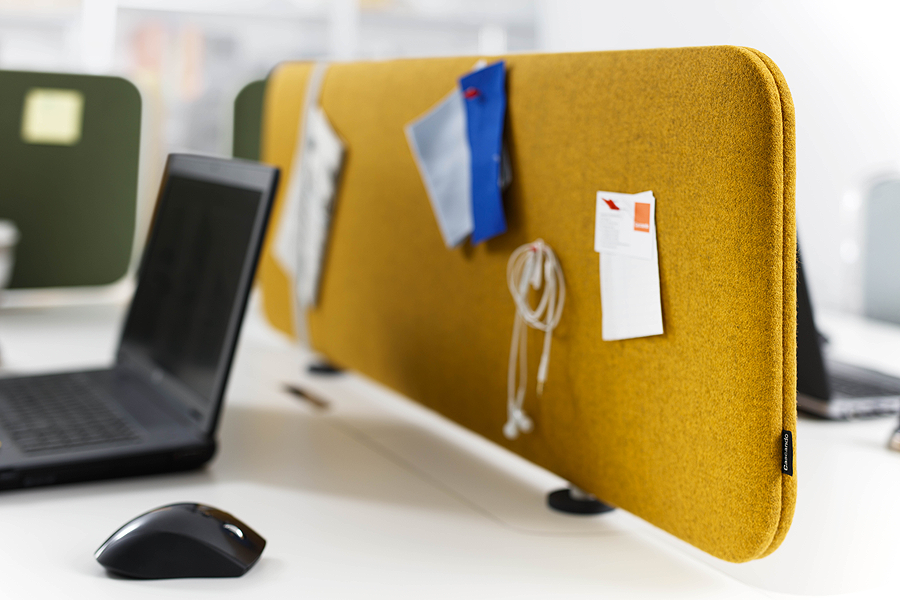 Cascando Pillow Desk mit magnetischer Befestigung