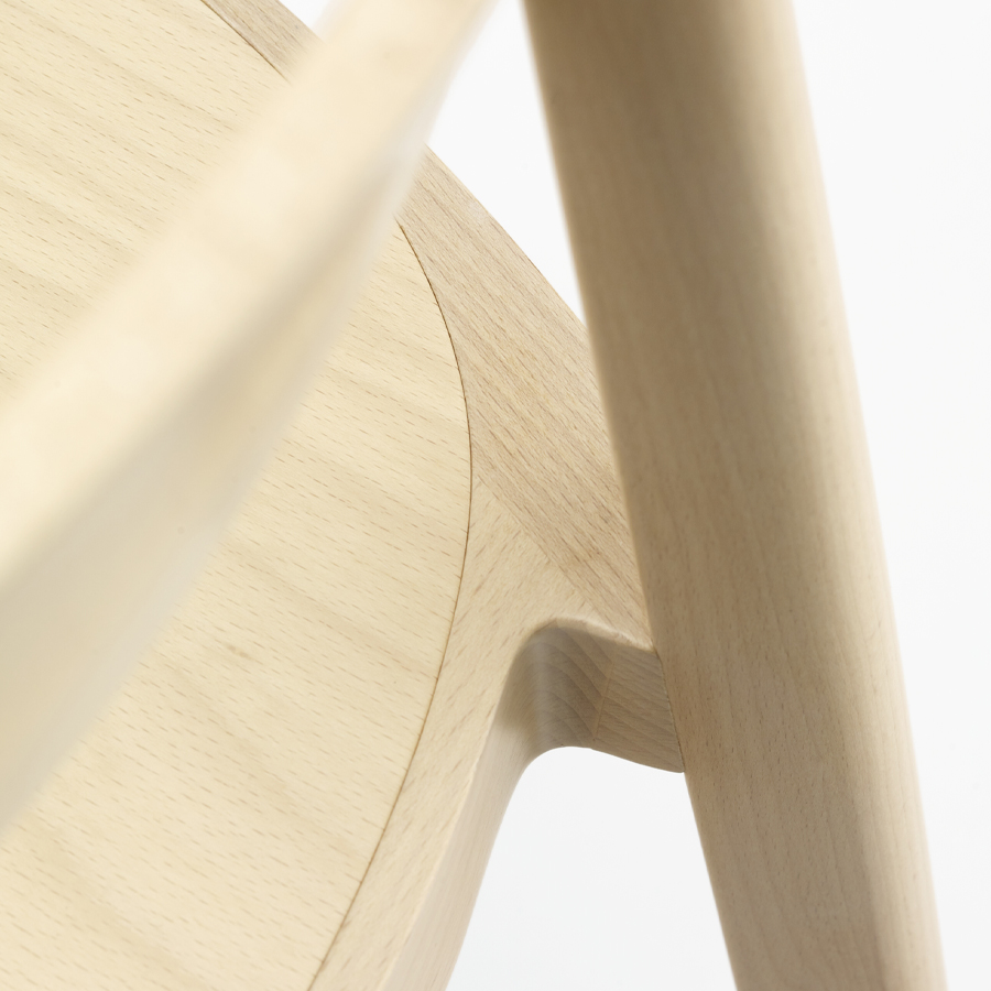 THONET 118 M Holzstuhl mit Muldensitz Buche gebeizt aufgehellt -Detailaufnahme