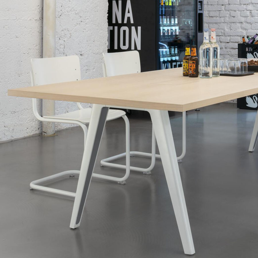 THONET 1500 Allrounder-Tisch - Beispielbild