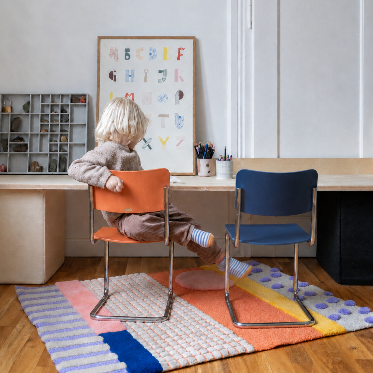 thonet S 43 Kinderstuhl Koralle und Blau