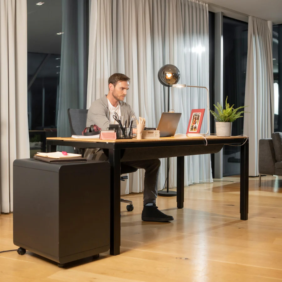 Yaasa Desk Four Tisch Gestell schwarz, Tischplatte Eiche natur