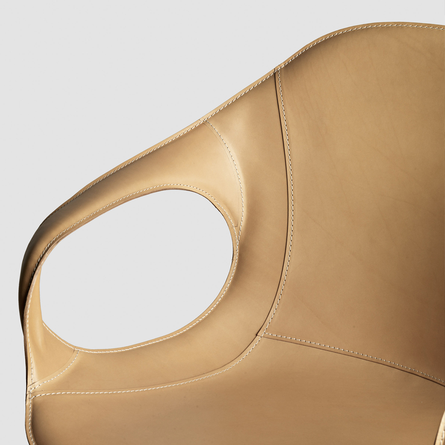 Kristalia Elephant vollnarbiges Leder braun