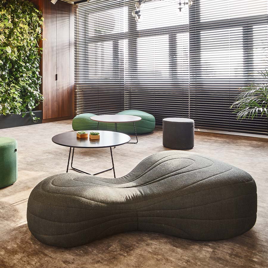 Noti Bouli 2-Sitzer-Sofa mit Fußgleiter Beispielbild