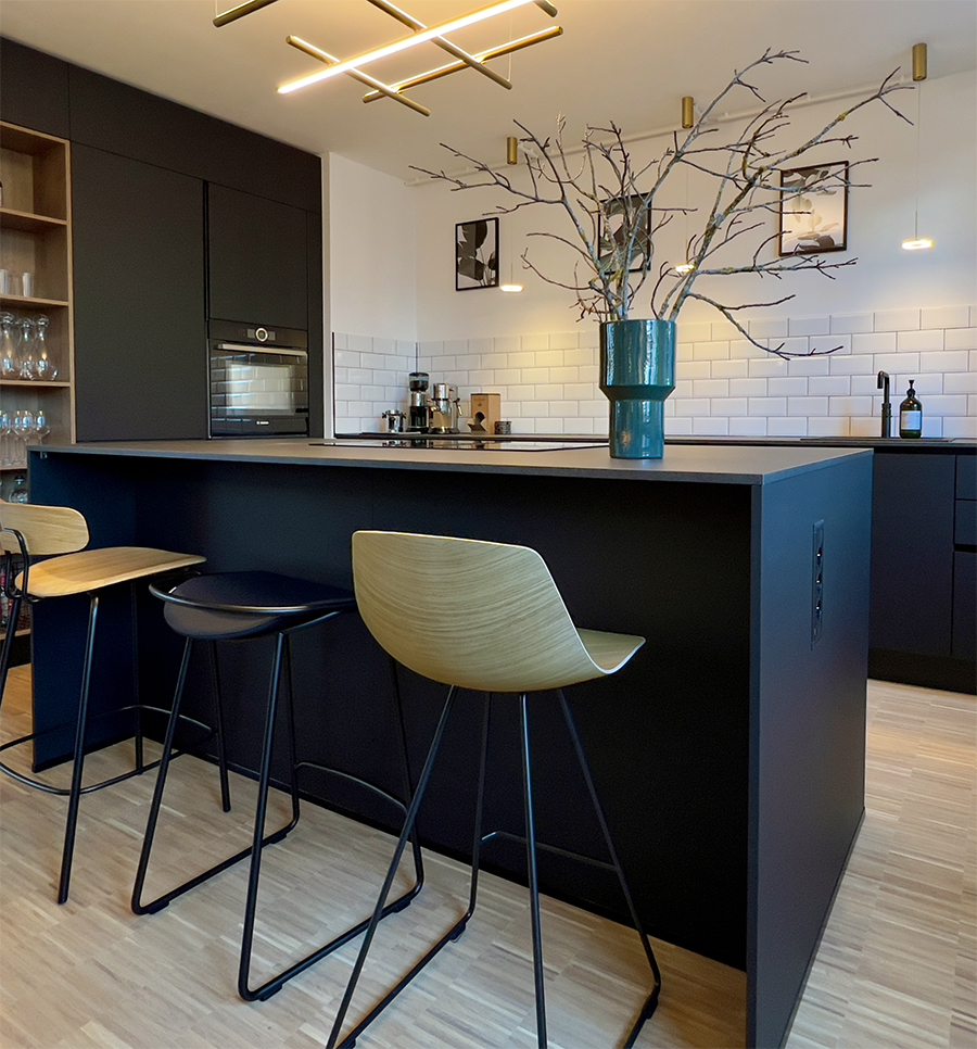 lapalma Miunn Barhocker mit Kufengestell und Sitz aus Eiche