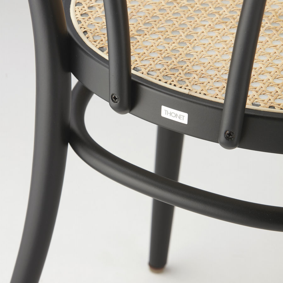 THONET 218 Bugholzstuhl Bistrostuhl schwarz mit Rohrgeflecht - Nahaufnahme
