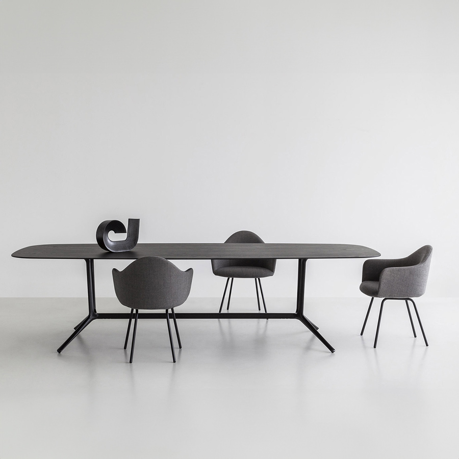 lapalma Trail Tisch Indoor | schwarz offenporig | rechteckige Platte | Beispielbild