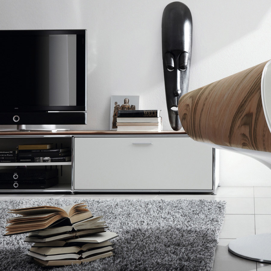 Bosse TV-Lowboard Chrom - in Melamin Weiß mit zwei Klappen und einem Fachboden (ohne Deko)