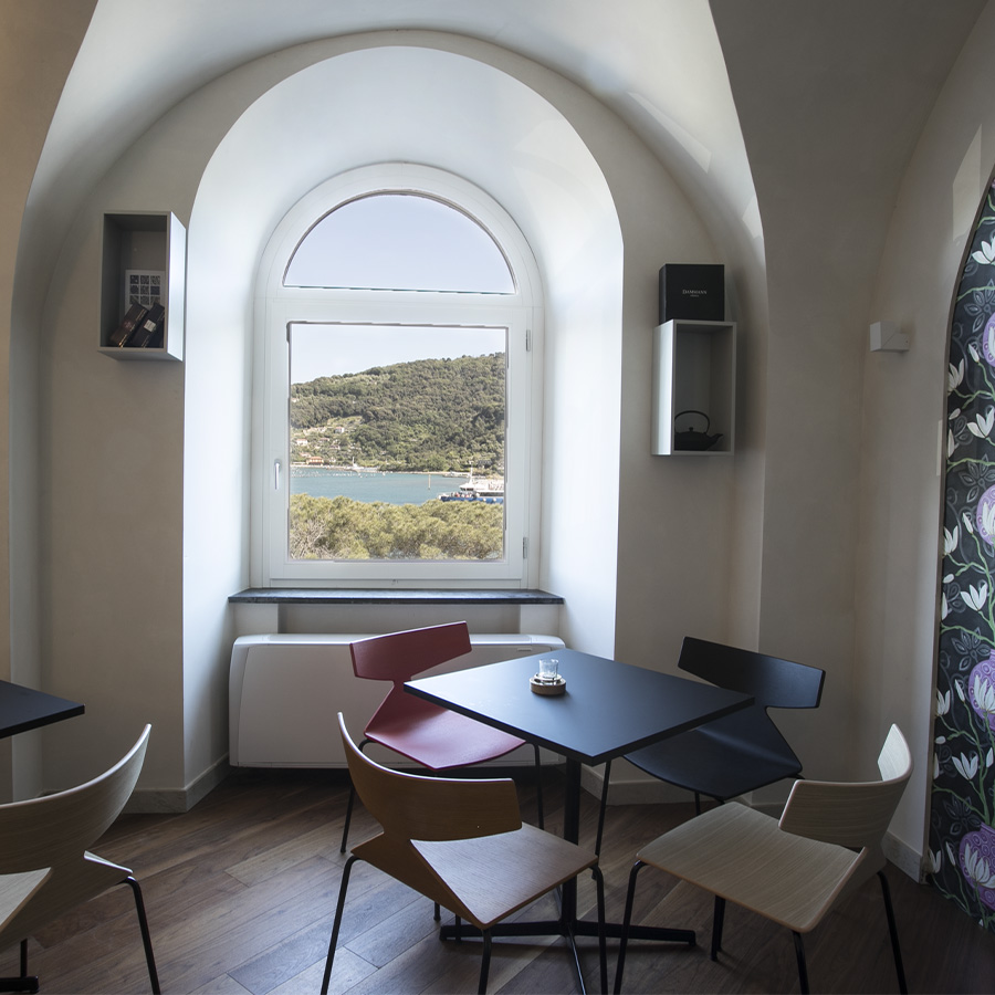 Arper SAYA 3701 Holz Vierbeiner - Gestell schwarz