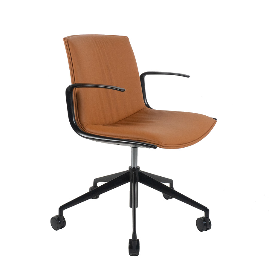 Arper CATIFA Up Leder Elmo soft mit Armlehnen Farbe ES54035 (Cognac)