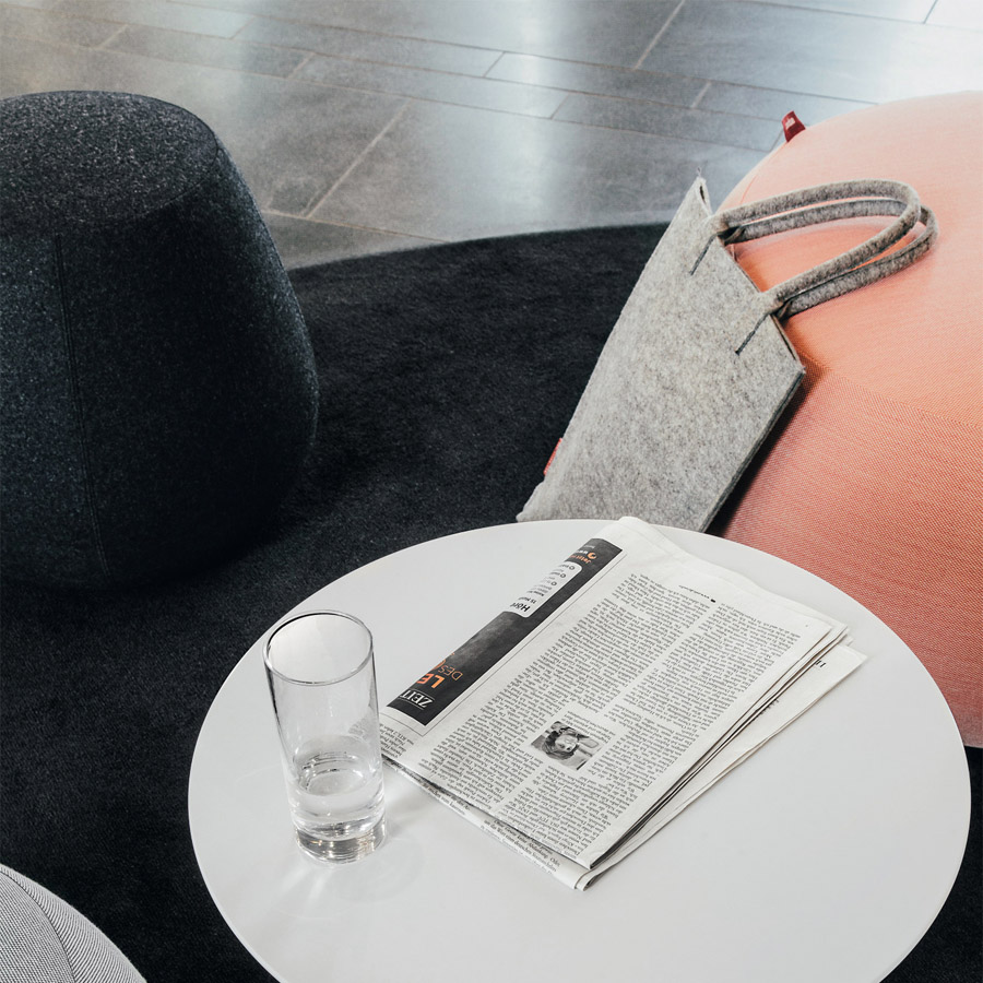 Arper Pix Table weiß und Sitzhocker