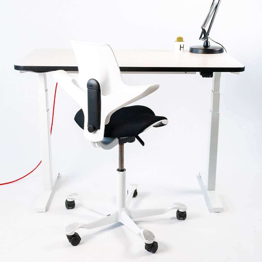 Schreibtisch NewWORK weiß & HAG CAPISCO PULS 8020 weiß "white edition"