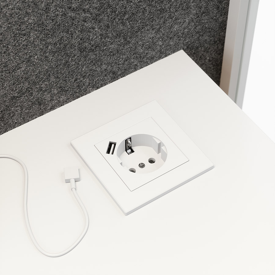 Inklusive 230V Steckdose mit USB-Anschluss