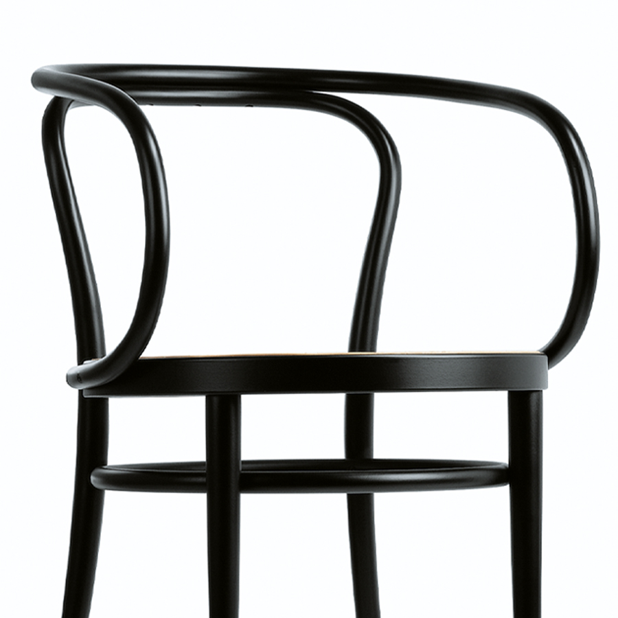 THONET 209 Bugholzarmlehnenstuhl Buche schwarz gebeizt mit Rohrgeflecht - Nahaufnahme