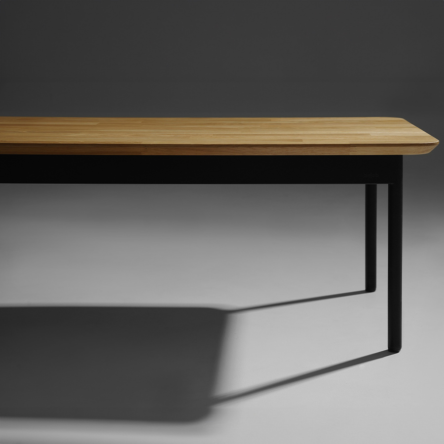 Bejot Fora FR TB13 Beistelltisch Leimholzplatte Eiche, Gestell schwarz