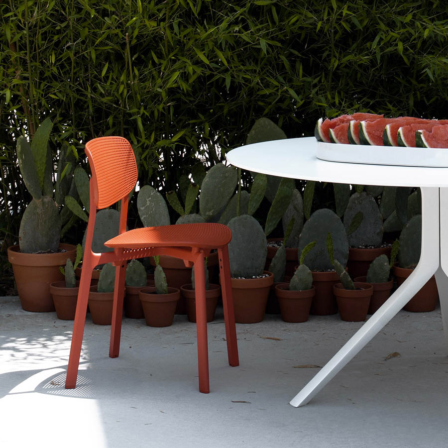 Kristalia COLANDER Chair Red Coral Moodbild