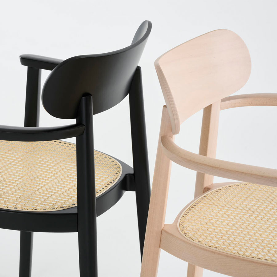 THONET 118 FV Holzstuhl mit Armlehnen | Rohrgeflecht-Sitz | Beispielbild