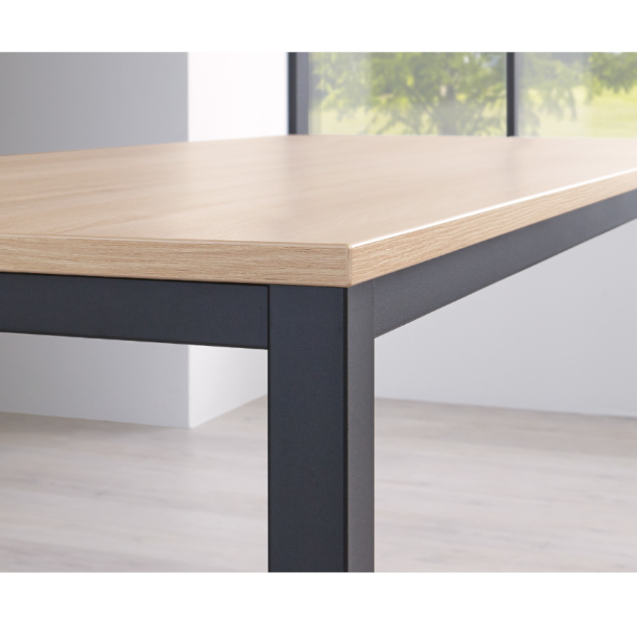 Schreibtisch SINAC von Palmberg Rohr-in-Rohr Gestell Quadratrohr schwarz Detail