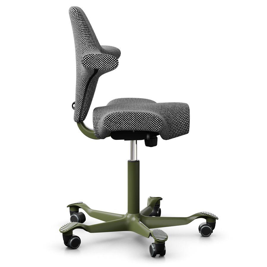 HAG Capisco 8106 mit Designstoff Sisu black and white | Gestell Moss Grey