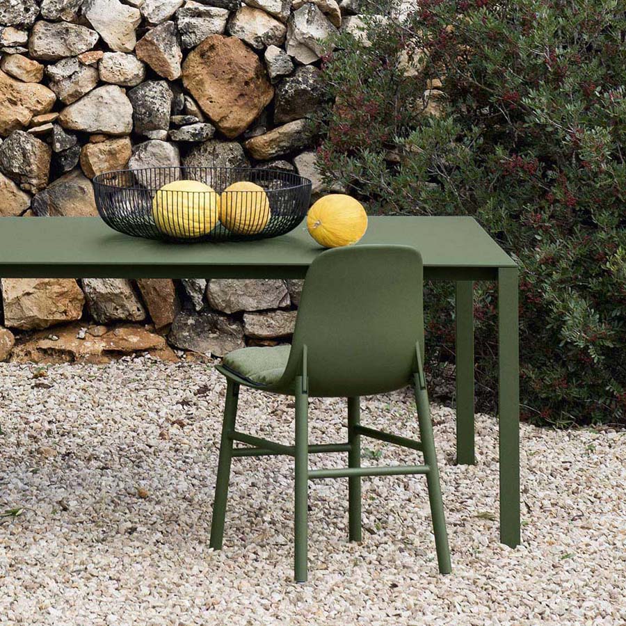 Kristalia Thin-K Aluminium Esstisch | Gartentisch | Olivgrün | Seitliche Ansicht