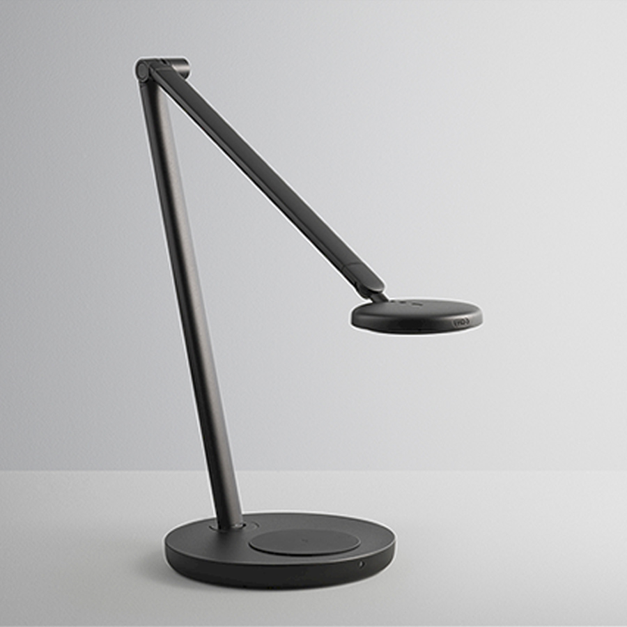 GLAMOX Motus Flat LED Arbeitsleuchte schwarz - Ausführung Tischfuß mit induktivem Ladefeld