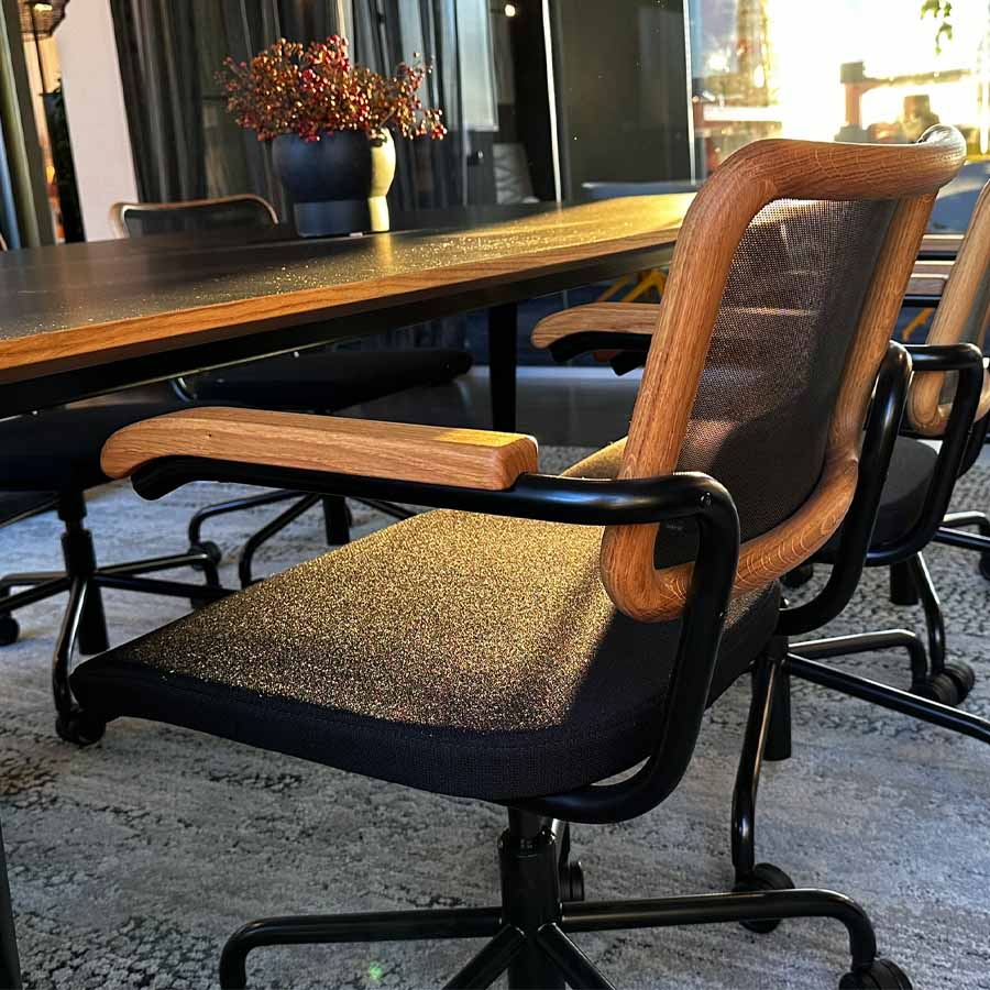 THONET Drehsessel S 64 SPVNDR Drehsessel mit Armlehnen | Sitz gepolstert | Gestell schwarz