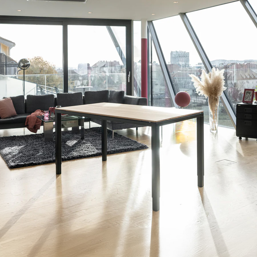 Yaasa Desk Four Tisch Gestell schwarz, Tischplatte Eiche natur