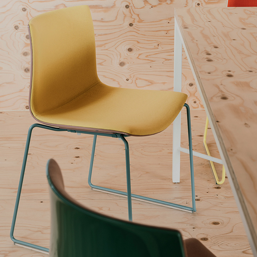 Arper CATIFA 46 0468 - Kufengestell petrolblau - Schale PO00116 - Bezug Jet 3090