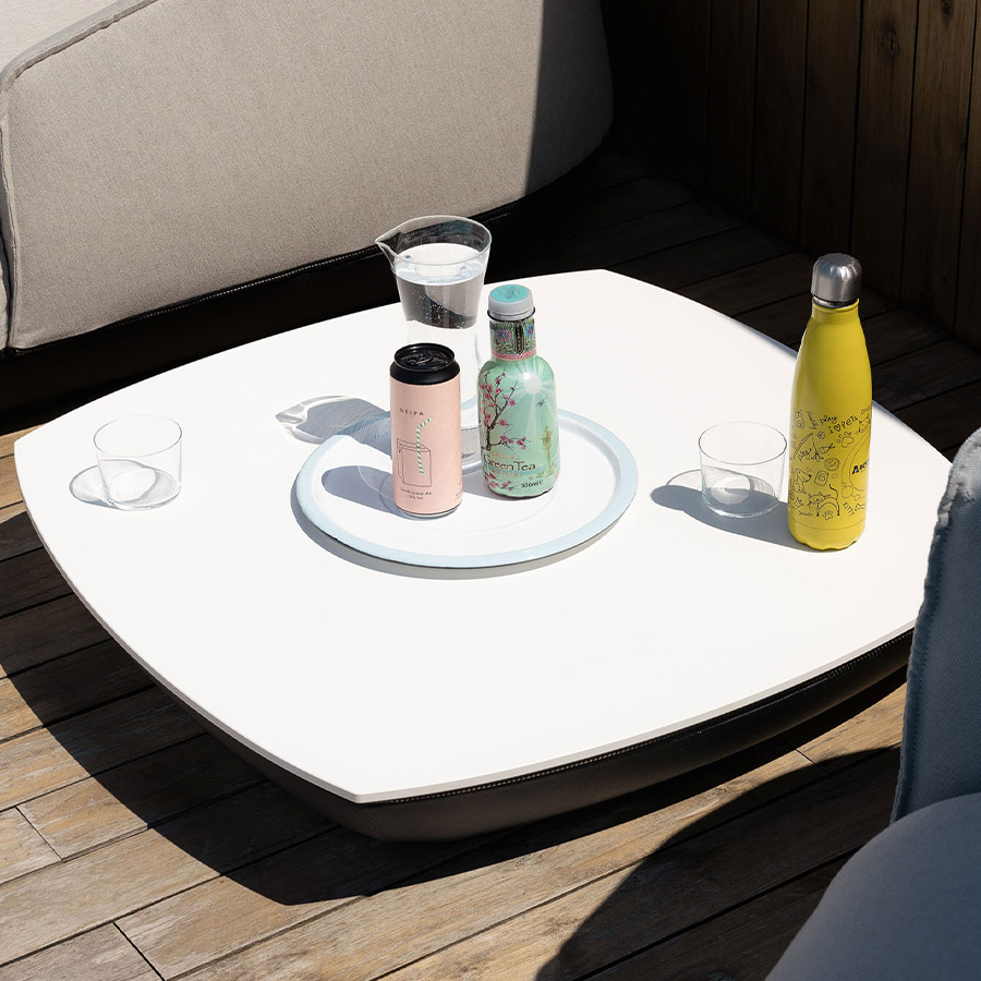 Kristalia Brioni Outdoor Beistelltisch, Tischplatte weiß