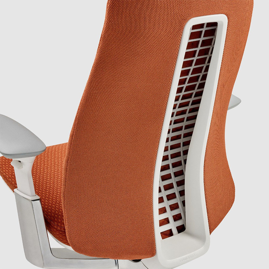 HAWORTH Fern Digital Knit Emberglow mit Gestell weiß, 4D-Armlehnen und Fußkreuz Aluminium poliert