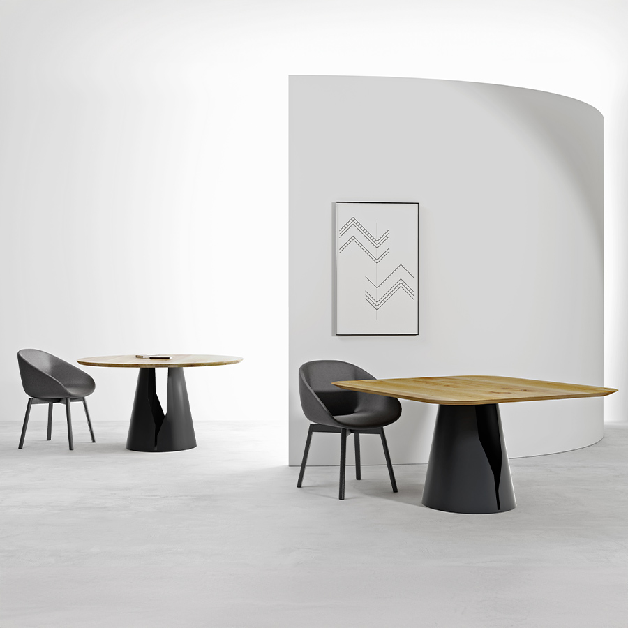 Trebord Mono Tisch, Tischplatte Eiche, Gestell schwarz