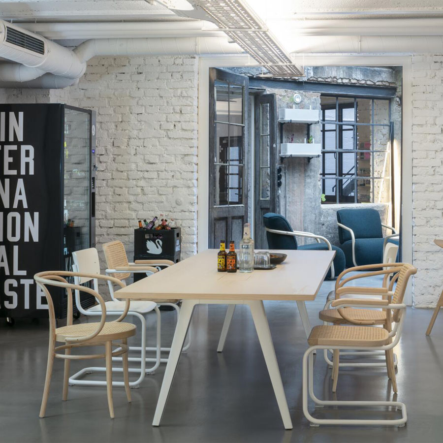 THONET 1500 Allrounder-Tisch - Beispielbild